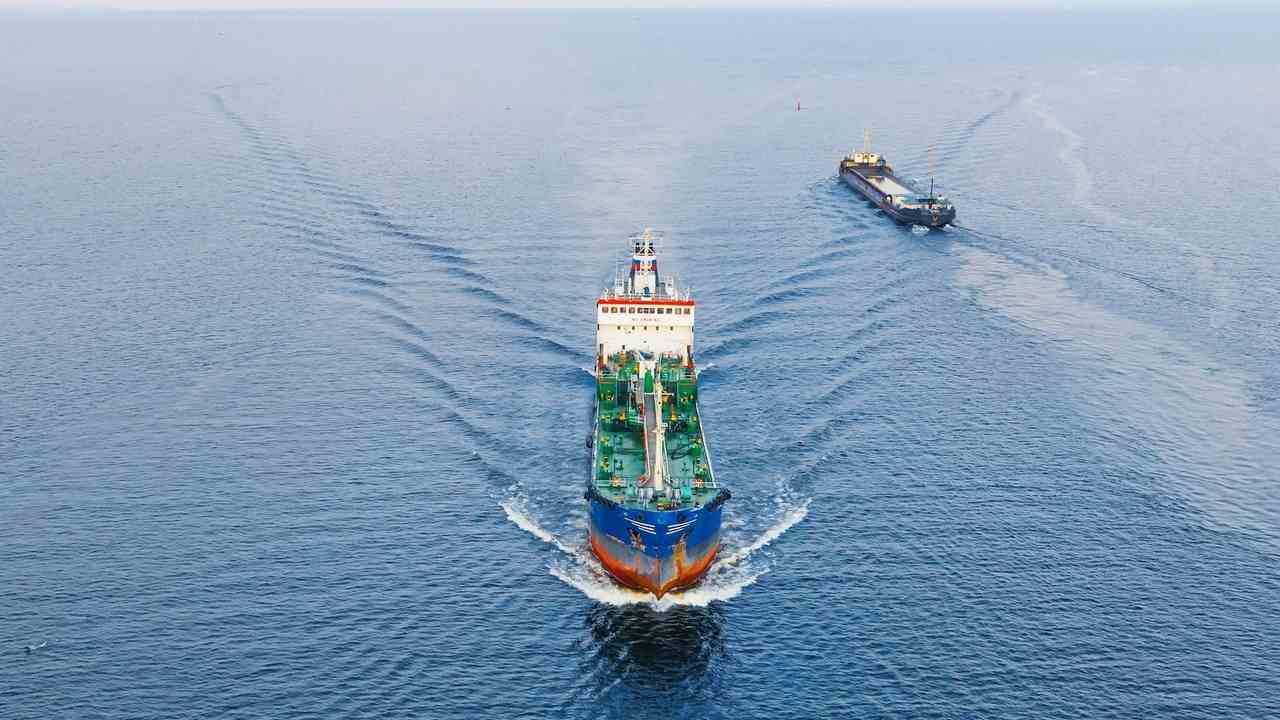 ropný tanker na mori ropa more lode loď