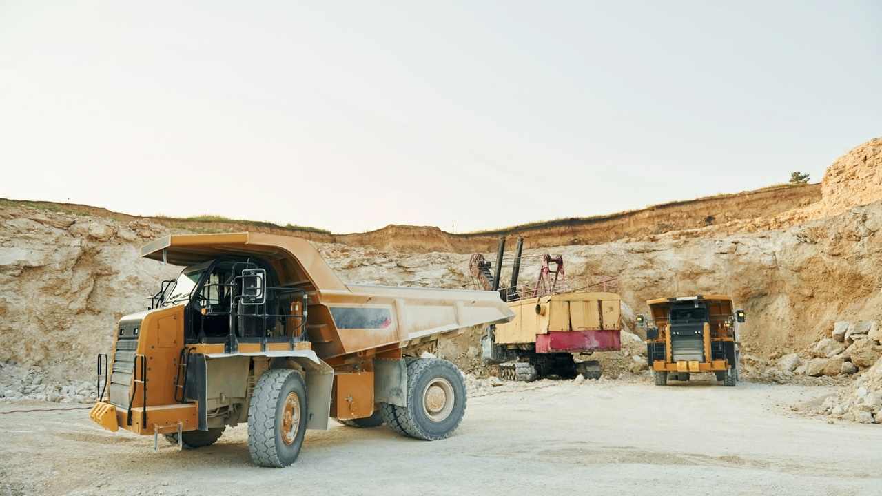 Ťažba lítia v povrchovej bani – strategická surovina pre batérie a elektromobilitu v Európe