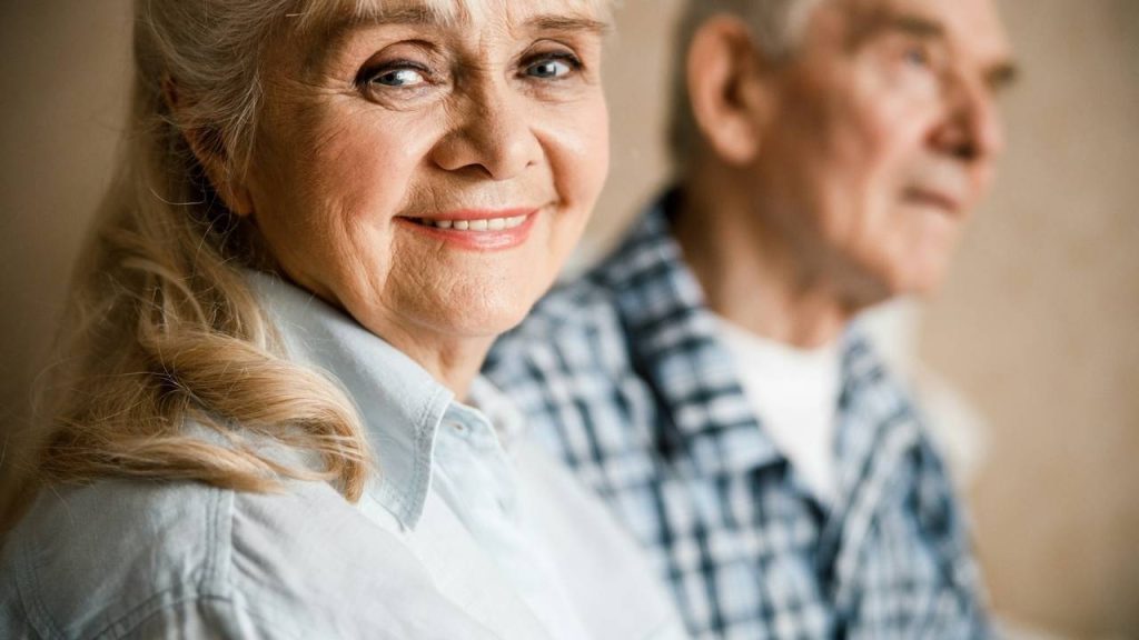 senior senior dôchodca dôchodcovia pár