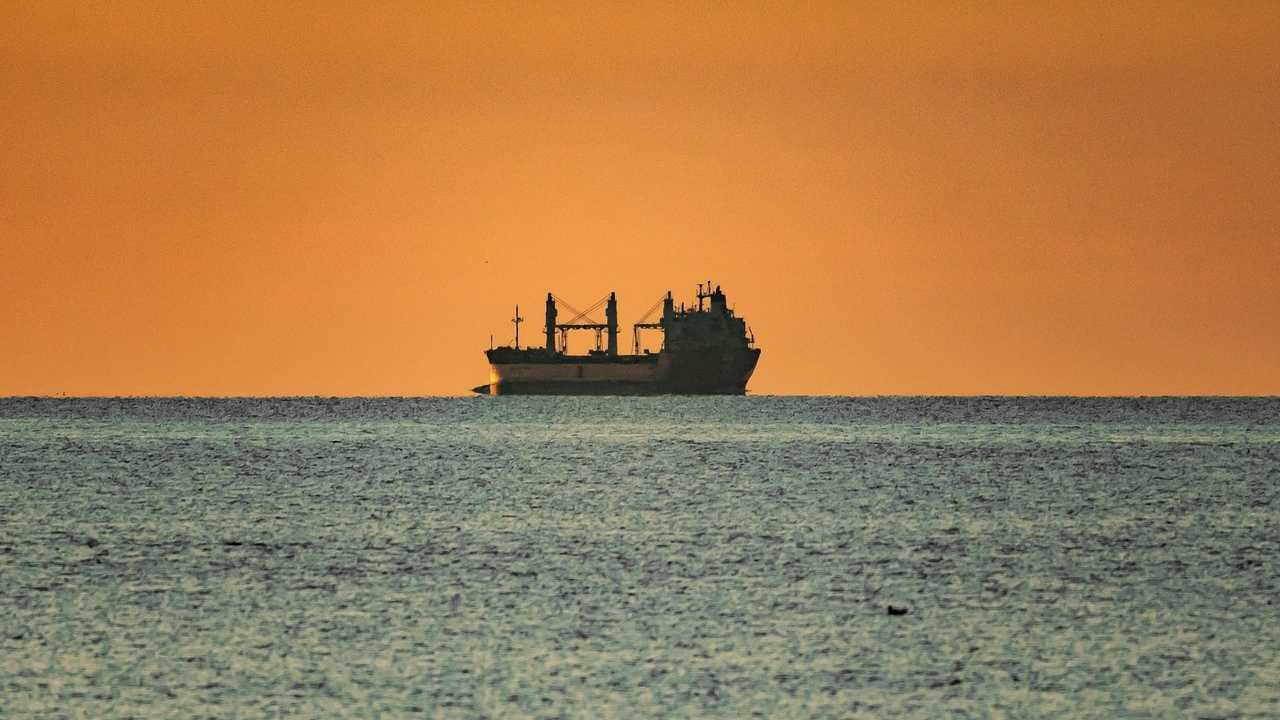 Ropný tanker prevážajúci ropu po mori